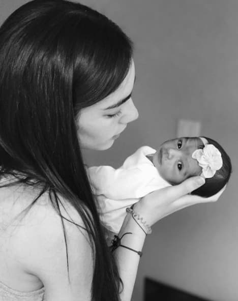 Un amor como no hay otro, Naty es feliz de ser mami de esta bella princesa.