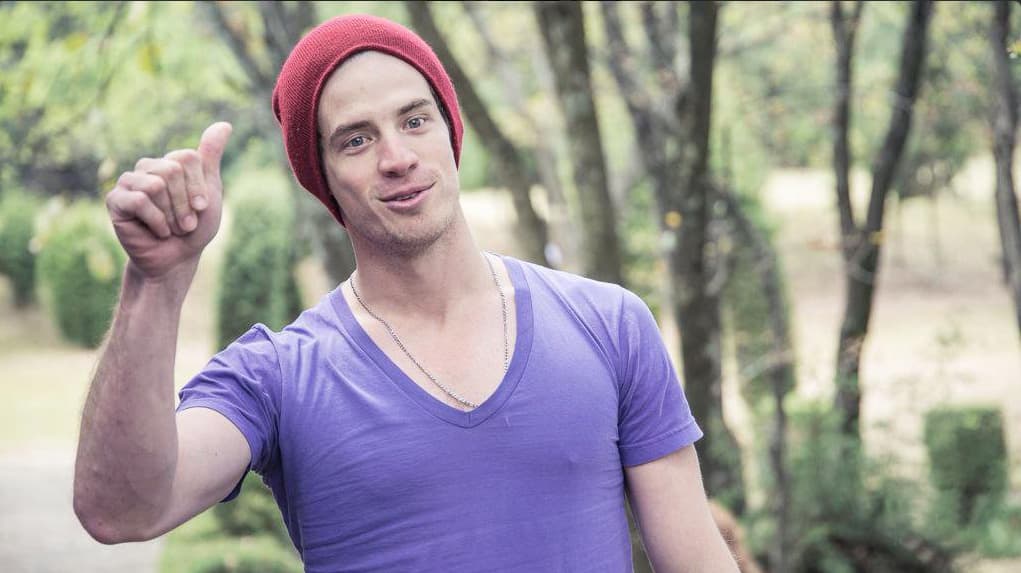 En esta historia da vida a 'Joshua', el prometido de 'Regina Montenegro'. ¡Disfruta de esta nueva generación de actores en "Pasión y Poder"!