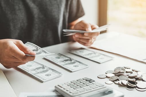 El Fondo RISE tiene como objetivo proporcionar asistencia inmediata a poblaciones vulnerables de bajos ingresos, que pueden no ser elegibles para otras formas de asistencia estatal o federal.