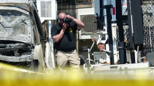 Los investigadores también hallaron un encendedor tipo soplete en el lugar.