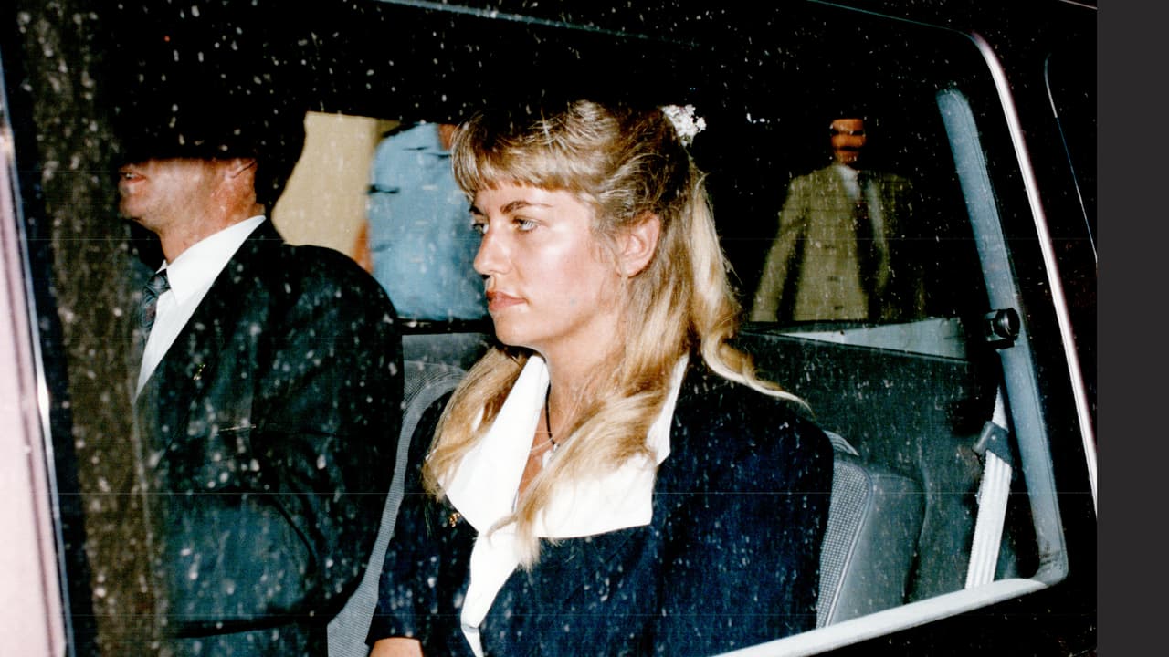 <b>Karla Homolka, la "barbie de la muerte" </b>
<br>Homolka violó y mató, junto a su primer marido, a tres adolescentes en Ontario, en Canadá a principios de los noventa. Una de las víctimas era Tammy Homolka, hermana menor de Karla. Homolka se encuentra en libertad, y su situación ha provocado un debate en la sociedad canadiense sobre su rehabilitación y si tiene o no derecho a una vida normal.