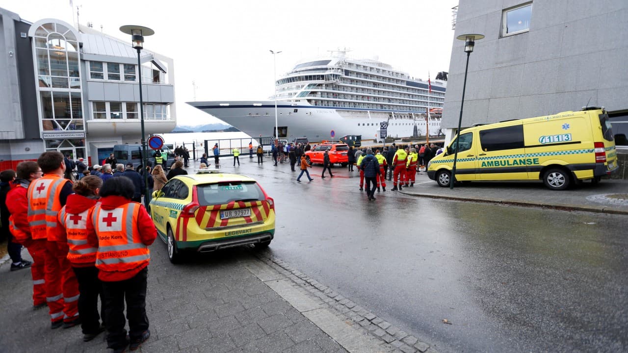 Llega a puerto el crucero que se vio forzado a evacuar pasajeros en helicóptero en medio de una fuerte tormenta