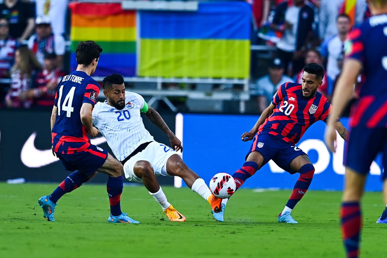 Con gran actuación de Christian Pulisic, la selección de Estados Unidos le pasó por encima a Panamá, lo eliminó y puso pie y medio en Qatar 2022 en lo que sería su regreso a una Copa del Mundo.
