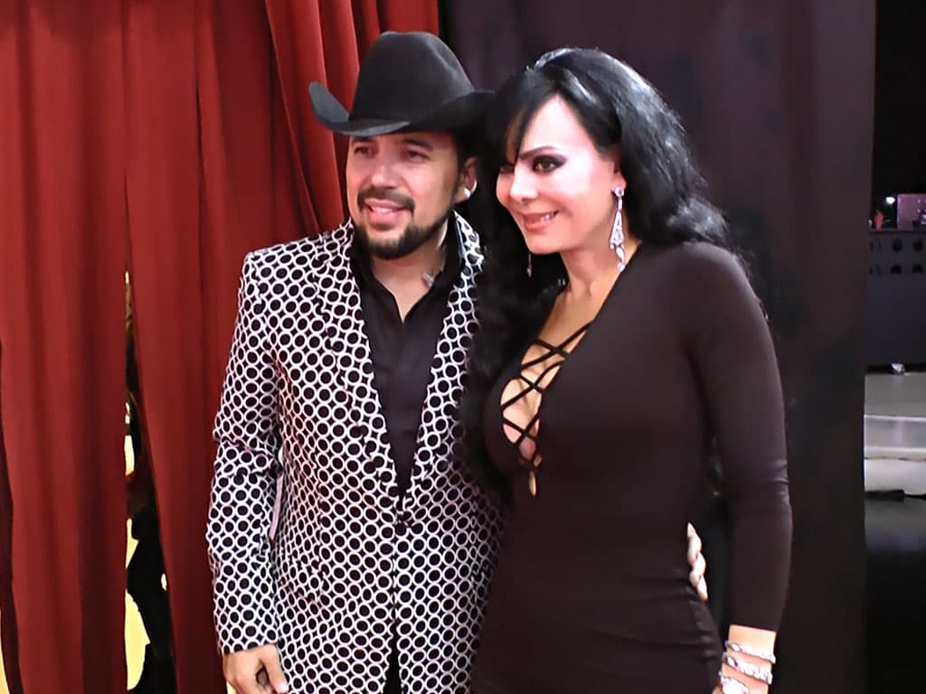 Fidel Rueda aprovechó para tomarse la foto con Maribel Guardia.