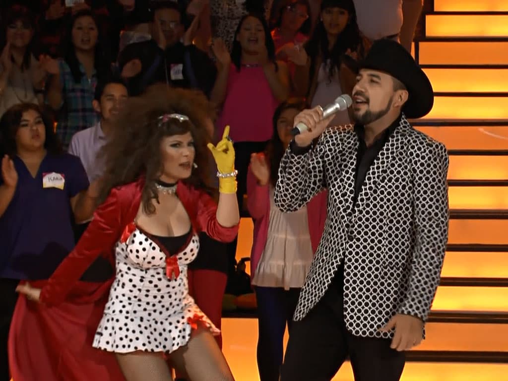 Y nos cantó sus éxitos al ritmo de rock.