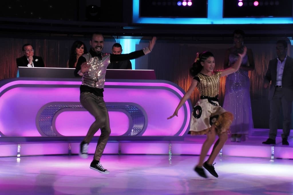 Ahora sólo había cuatro parejas en la pista.