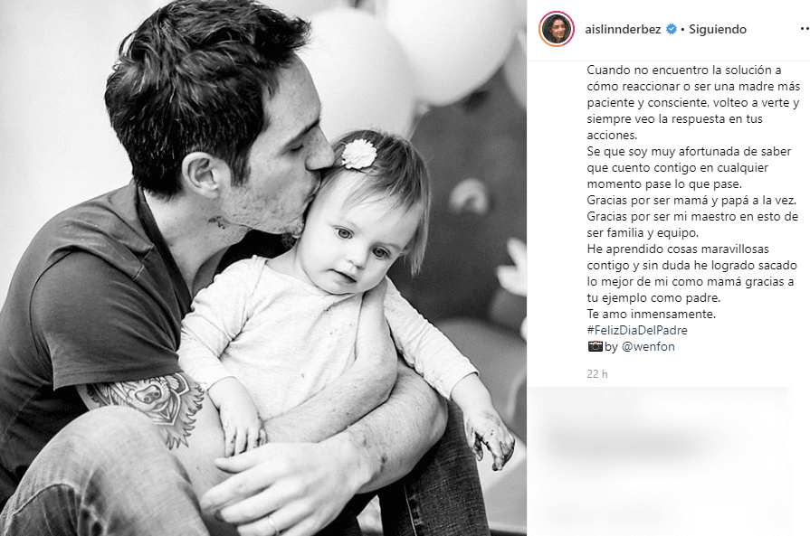 Por supuesto, Aislinn no podía dejar atrás a su amado esposo, por lo que también escribió esta tierna dedicatoria. "Me atrevería a decir que lograr ser un papá consciente es el trabajo más difícil de lograr en esta vida. Tú lo logras TODOS los días @mauochmann.
<br>Tener un hijo puede ser tan demandante que a veces nos perdemos en la supervivencia y dejamos a un lado la calidad de los momentos del día a día.
<br>Yo he sido testigo de cómo siempre le das a tus hijas lo más importante y menos fácil de lograr: calidad de tiempo, presencia absoluta, paciencia, estructura, y amor incondicional. Y sobretodo sabes que no hay mejor manera de educar que siendo el ejemplo en vida de cómo te gustaría que tus hijos sean en un futuro. Cuando no encuentro la solución a cómo reaccionar o ser una madre más paciente y consciente, volteo a verte y siempre veo la respuesta en tus acciones. Sé que soy muy afortunada de saber que cuento contigo en cualquier momento pase lo que pase.
<br>Gracias por ser mamá y papá a la vez.
<br>Gracias por ser mi maestro en esto de ser familia y equipo.
<br>He aprendido cosas maravillosas contigo y sin duda he logrado sacado lo mejor de mi como mamá gracias a tu ejemplo como padre.
<br>Te amo inmensamente.#FelizDiaDelPadre".