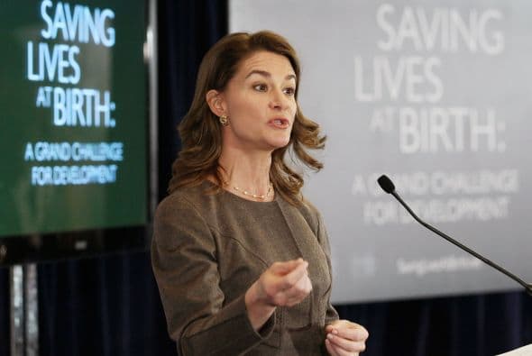 5. MELINDA GATES. Melinda Gates es copresidenta de la fundación que lleva su nombre y el de su esposo, Bill Gates. Información publicada en la página electrónica de CNN Expansión revela que tiene dos hijas y un hijo que asisten de lleno a la escuela.