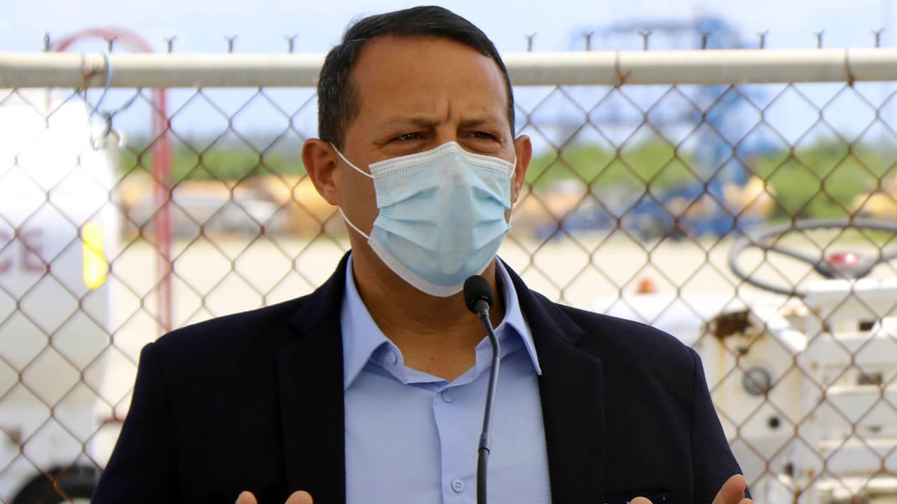 Segundo recuento para alcalde de Aguadilla favorece a Julio Roldán sobre Yanitsia Irizarry