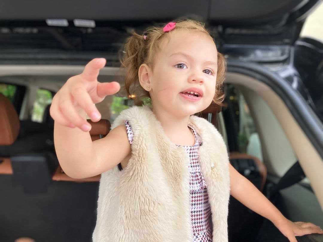 Y si de pequeñitos hermosos hablamos, Chloé no podía faltar: la niña de los ojos de Carolina Sarassa.