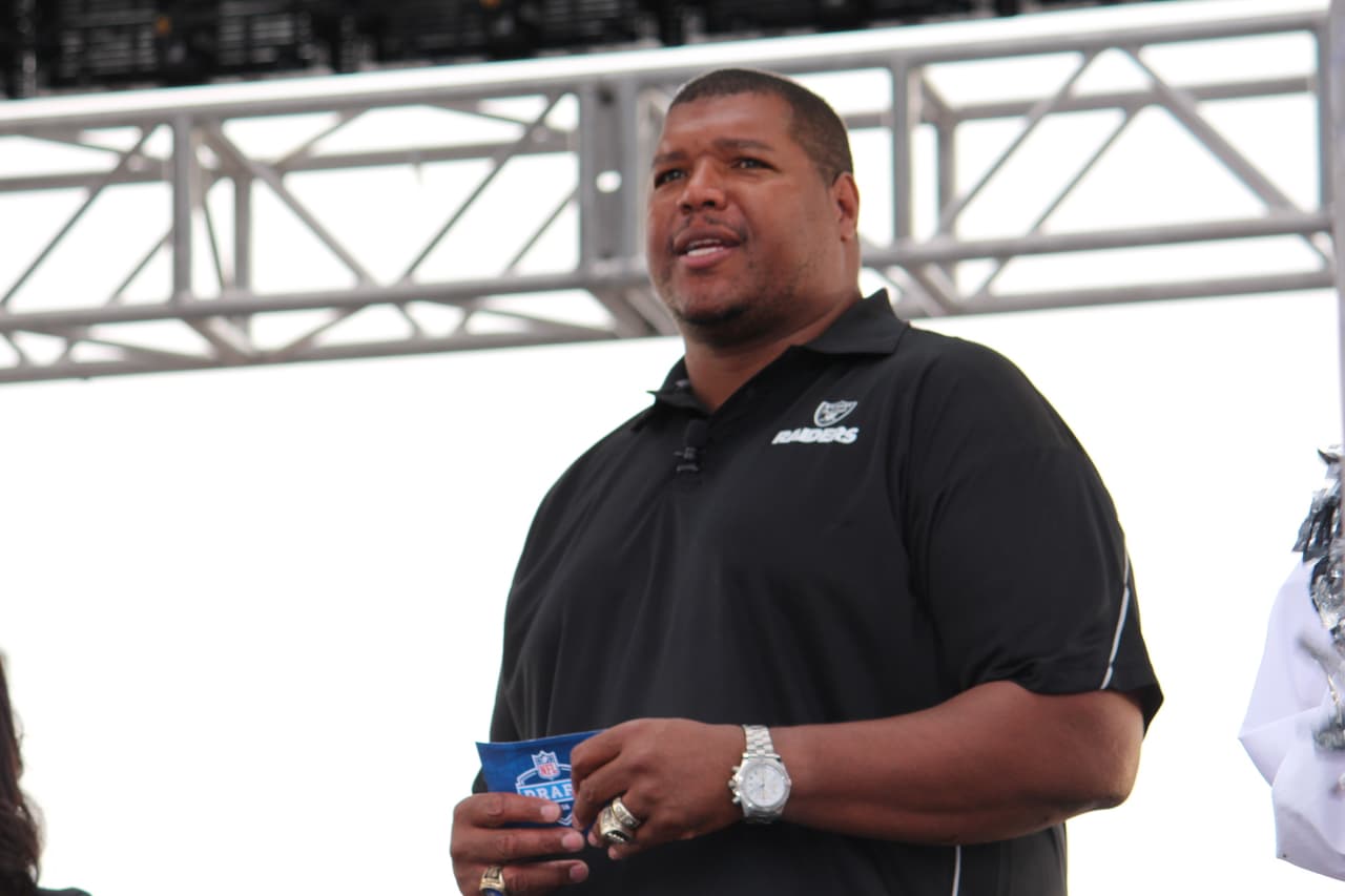 Te invitamos a disfrutar de las mejores imágenes de la visita de los Raiders al 'Coloso de Santa Ursula' promocionando el juego del próximo 21 de noviembre ante los Houston Texans.