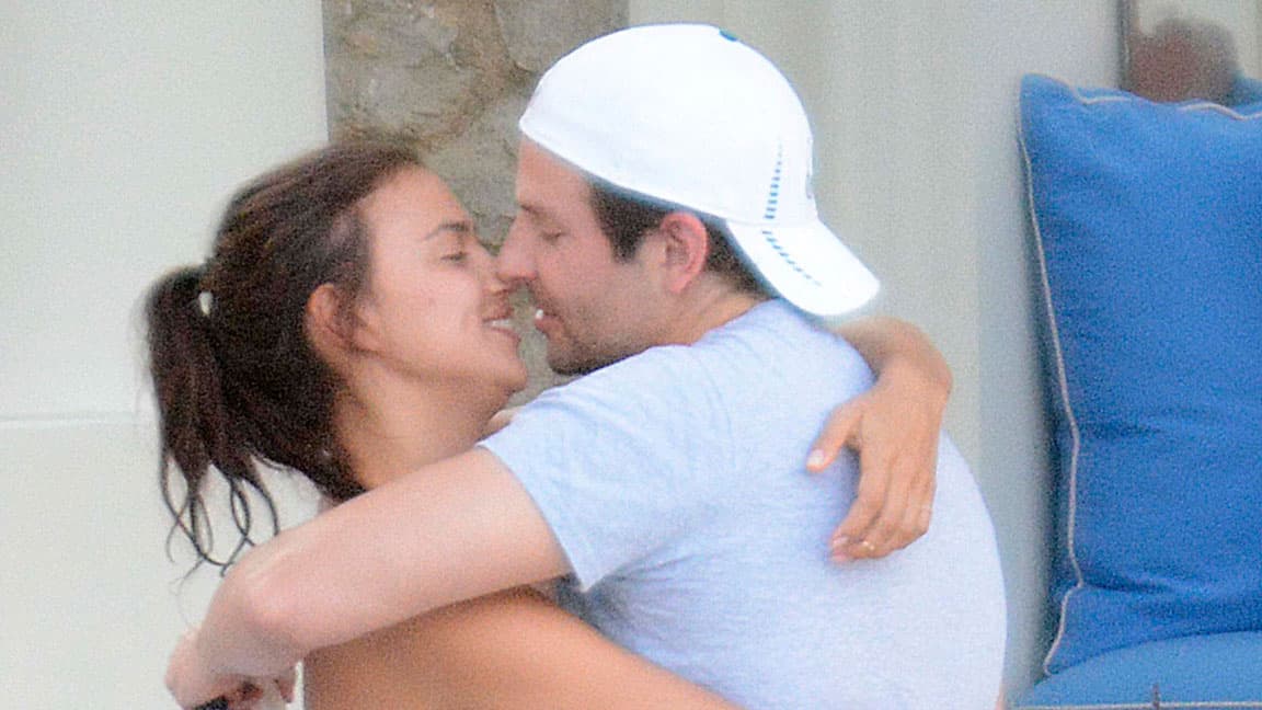 Pegaditos, pegaditos... Así captaron los paparazzi a Irina y Bradley,