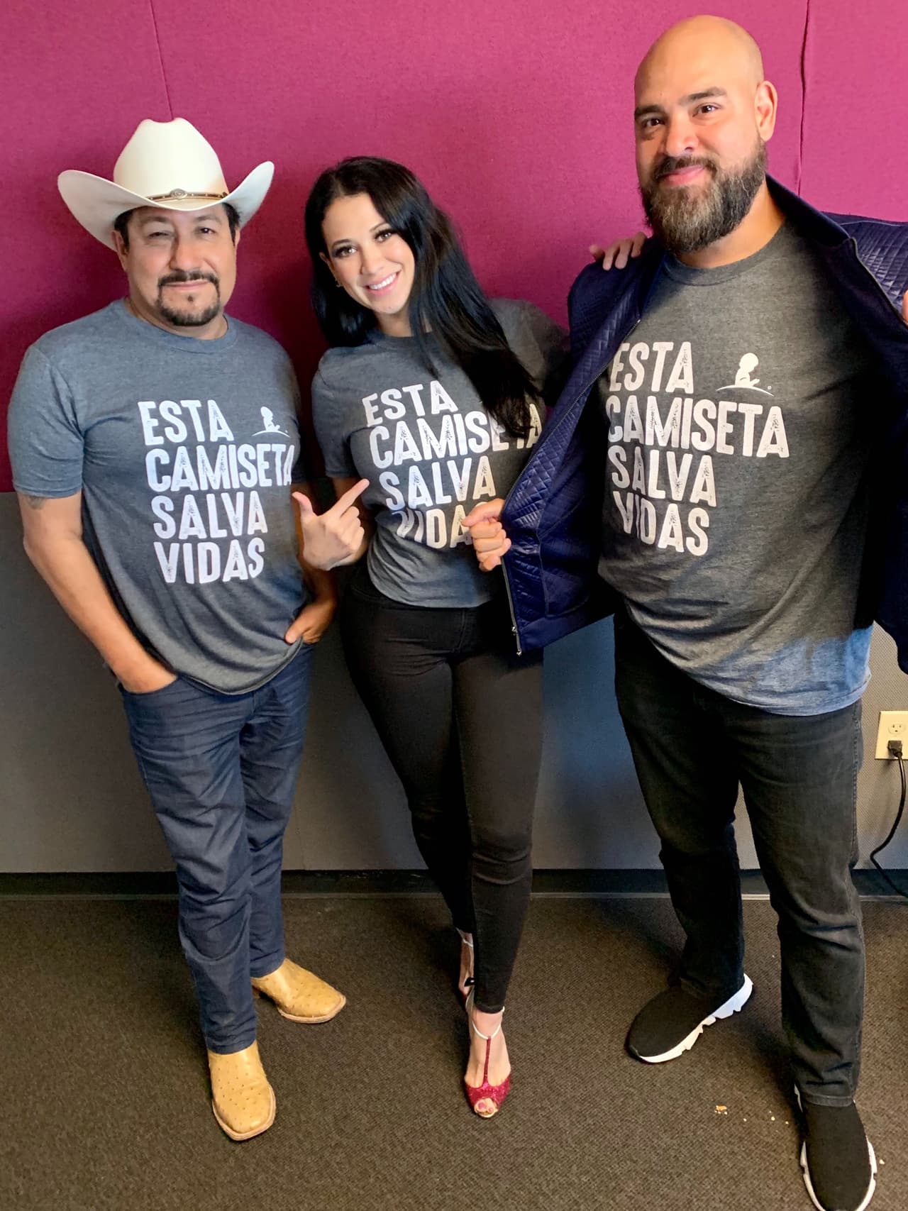 <b><a href="https://www.univision.com/temas/el-bueno-la-mala-y-el-feo">El Bueno, La Mala y El Feo</a></b> te invitan a hacer tus donaciones por medio de
<a target="_blank" href="http://stjude.org/radio/amigos">stjude.org/radio/amigos</a> o llamando al
<a target="_blank" href="tel:18009988432">1-800-998-8432. </a>