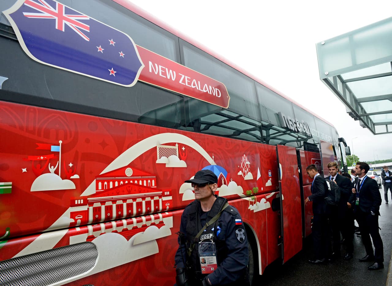 Como parte del contrato entre FIA y Hyundai, los autobuses del fabricante coreano se pueden ver en eventos como la Copa Mundial Femenina, Copas Mundiales Sub-20, Sub-17 femenina y masculina y Copa Confederaciones. Aquí el autobús utilizado por la selección de Nueva Zelanda durante la Copa Confederaciones 2017.