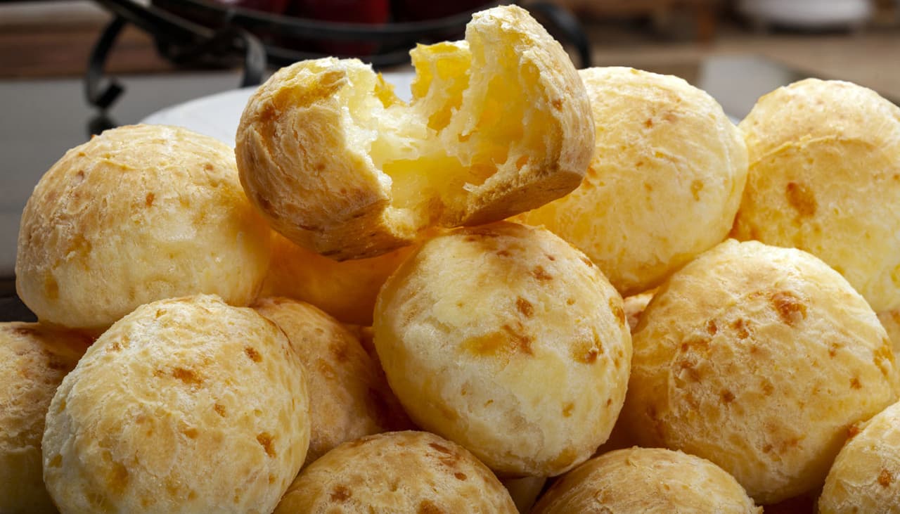 Pão de queijo de liquidificador é mais fácil que o tradicional: não tem como dar errado 