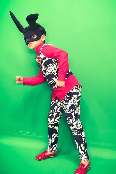 ¡Ternurita! ¿A poco no se hubieran comido a besos al pequeño Max cuando salió vestido de conejito?