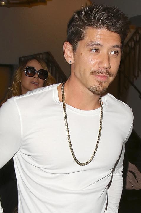 El bailarín Bryan Tanaka estaba con la diva.