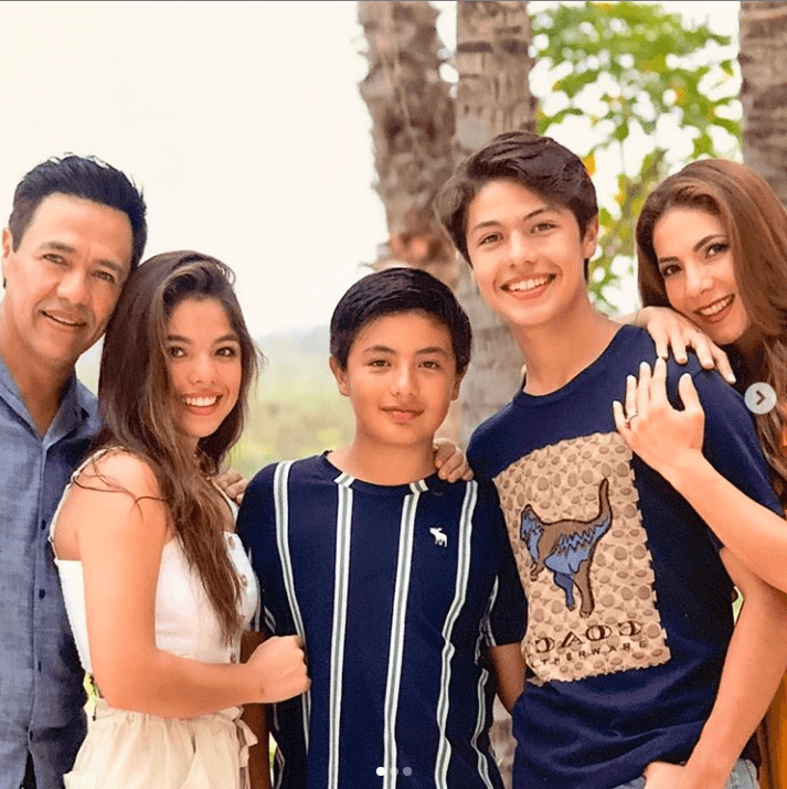 Es la única mujer de los tres hijos que tiene la pareja.