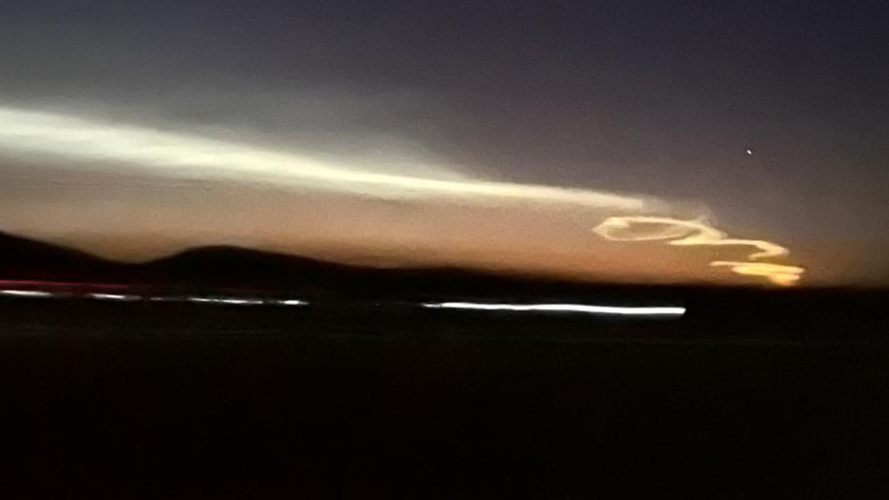 Desde diferentes puntos de nuestro estado fue posible observar una increíble postal que hizo a muchos voltear al cielo y preguntarse ¿es un ovni?