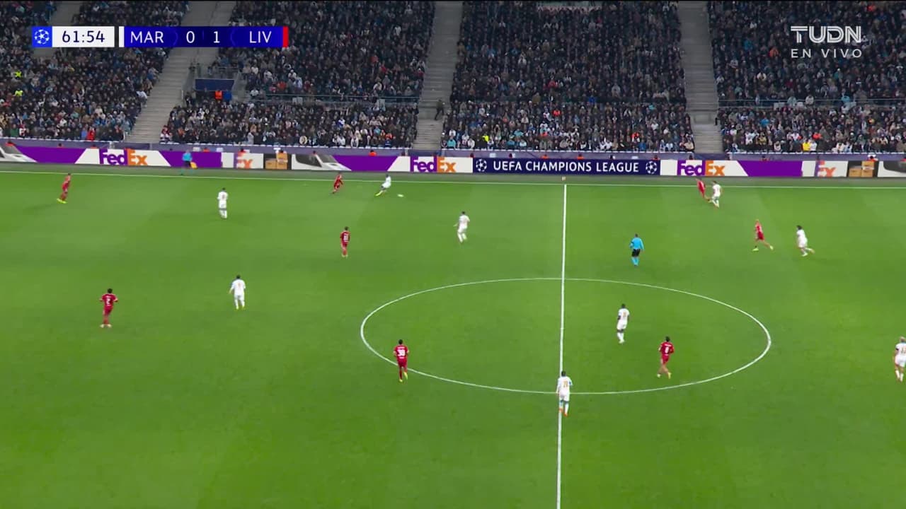 ¡TIRO ATAJADO! disparo por Florian Wirtz.