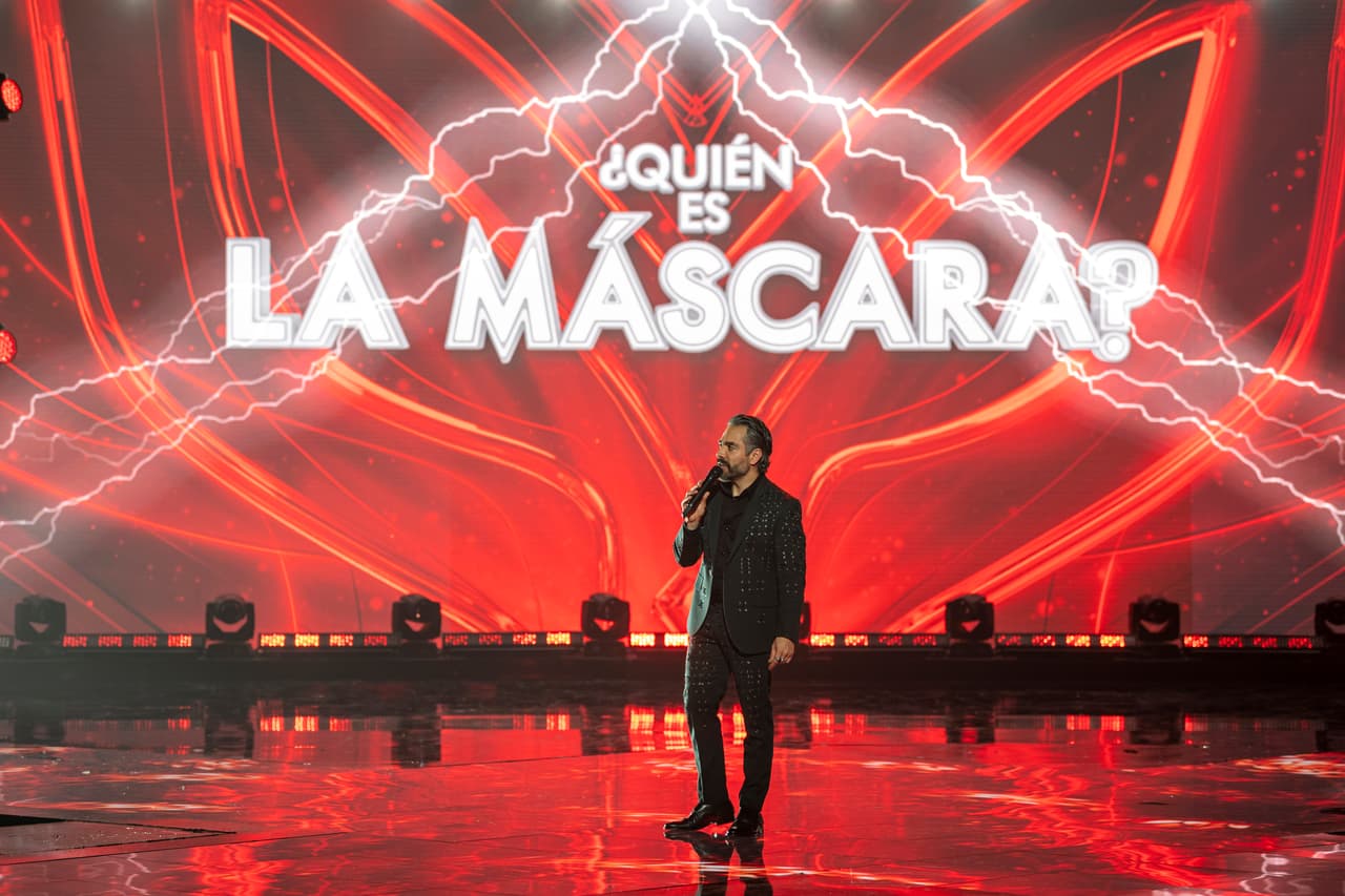 Antes de que Omar presentara al segundo participante de la noche, fue interrumpido por un siniestro personaje que exigía la oportunidad de ser parte de ¿Quién Es La Máscara?: el malvado Dr. Veneno. 
<br>