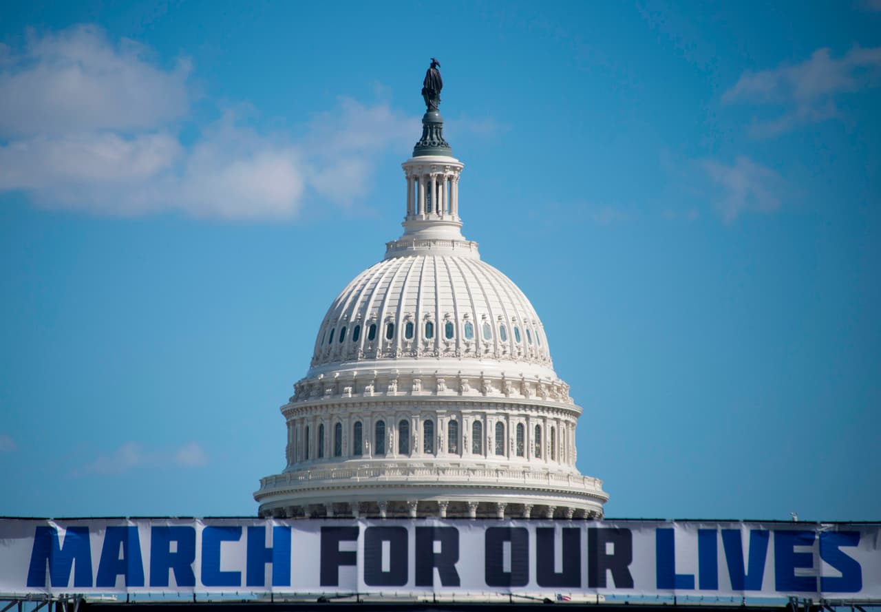 "Los adultos debemos dar un paso al lado": adolescentes lideran una marcha histórica contra las armas en Washington DC