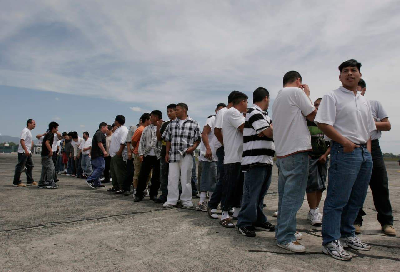 Guatemala suspende vuelos de ICE con deportados de EEUU por contagios de covid-19