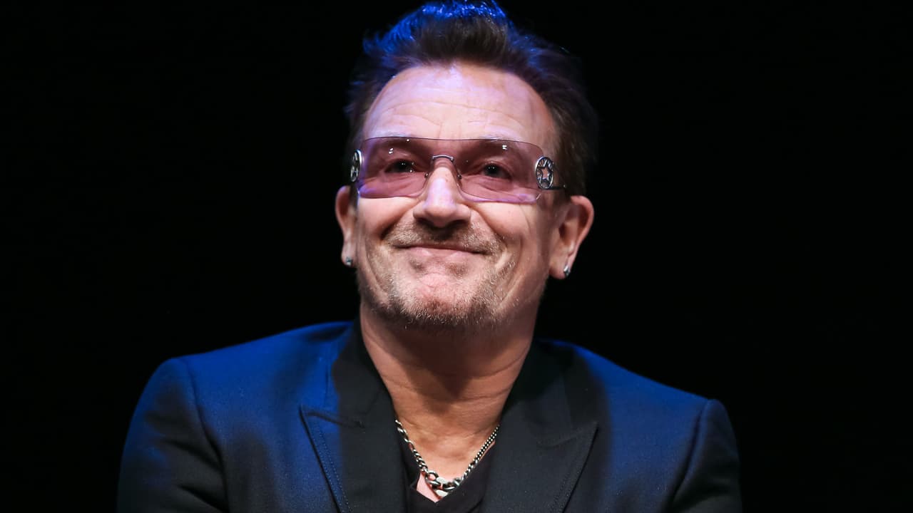 Bono fue nombrado Mujer del Año por la revista Glamour y no es una broma
