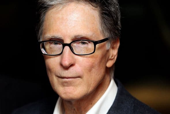 JOHN HENRY Y LINDA PIZZUTI- Un vez divorciado el dueño del equipo de beisbol Red Sox contrajo matrimonio en 2009 con la joven de 30 años Linda Pizzuti, causando revuelo por la diferencia de edad y por lo pomposo de la boda.