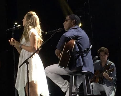 Otros talentos en el We Day fueron la hermosa Colbie Calliat.