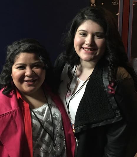 La actriz Raini Rodriguez y la bloguera se tomaron una foto del recuerdo.