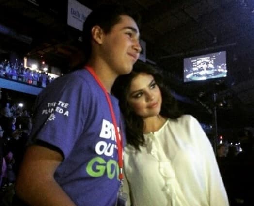 Selena es un claro ejemplo de que cambiando de actitud y viendo todo positivo, se puede salir adelante.