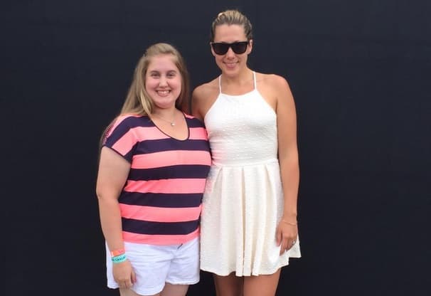 La cantautora complació a sus seguidores con algunas fotos fuera del escenario.