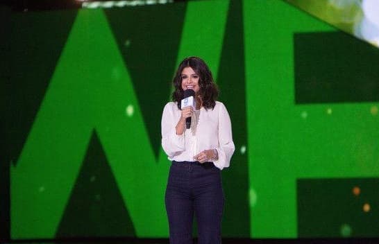 En toda la noche, Selena no dejó de sonreír y dar lo mejor de sí en el escenario.