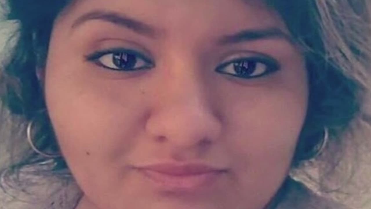 Arrestan a dos jóvenes sospechosos de asesinar a una madre hispana en Fort Worth