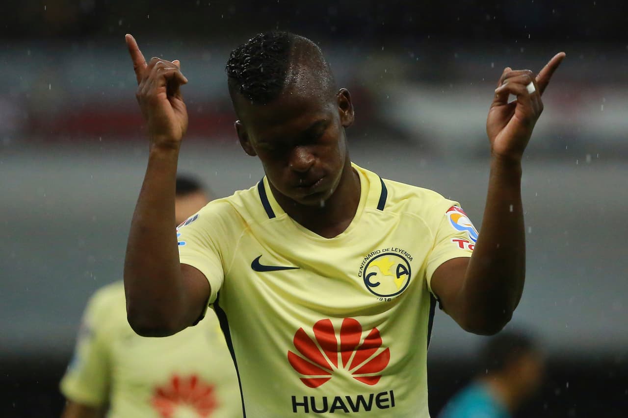 Carlos Darwin Quintero es figura en el fútbol mexicano. Su traspaso del Santos al América fue uno de los más costoso del fútbol mexicano a nivel interno.