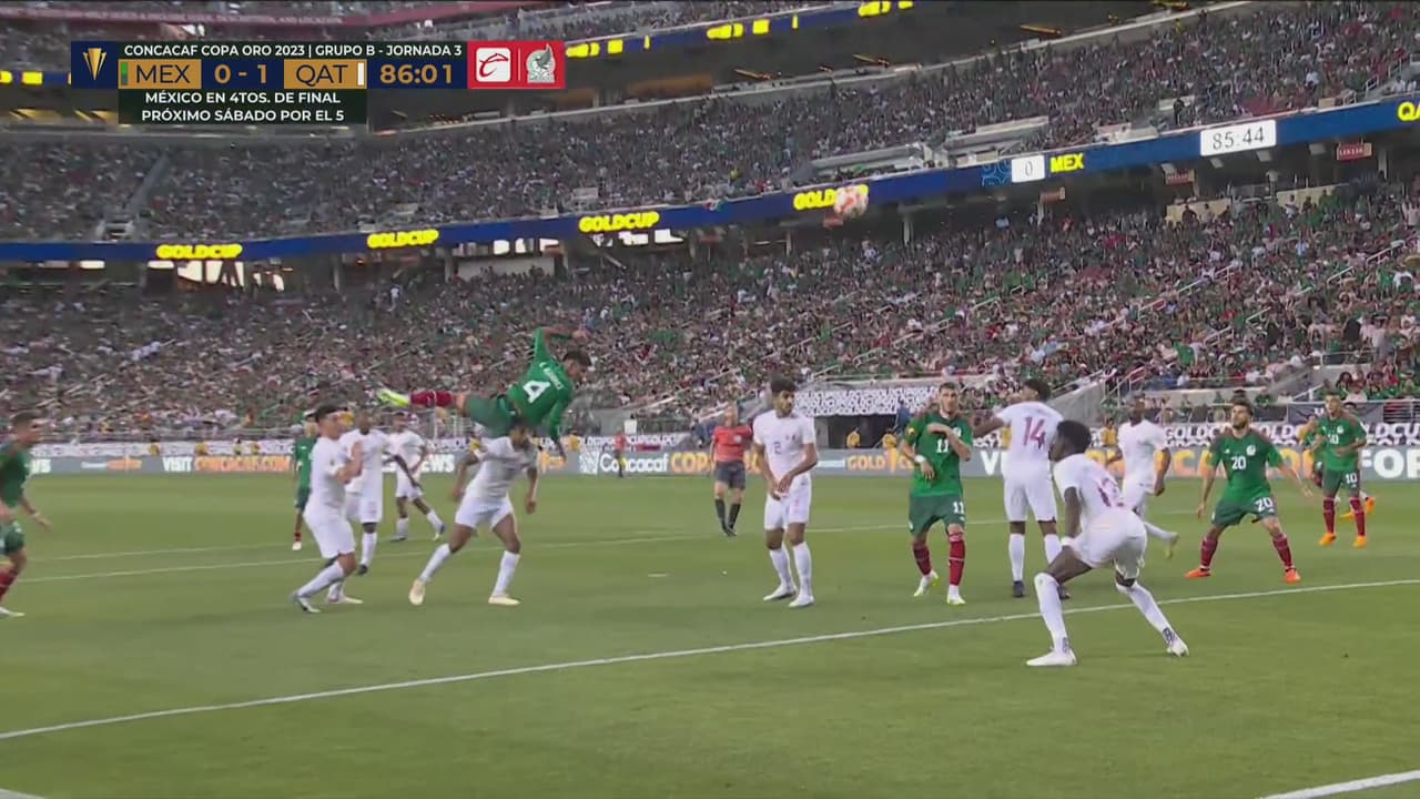 ¡Travesaño! Edson revienta el metal y el Tri vuelve a perdonar