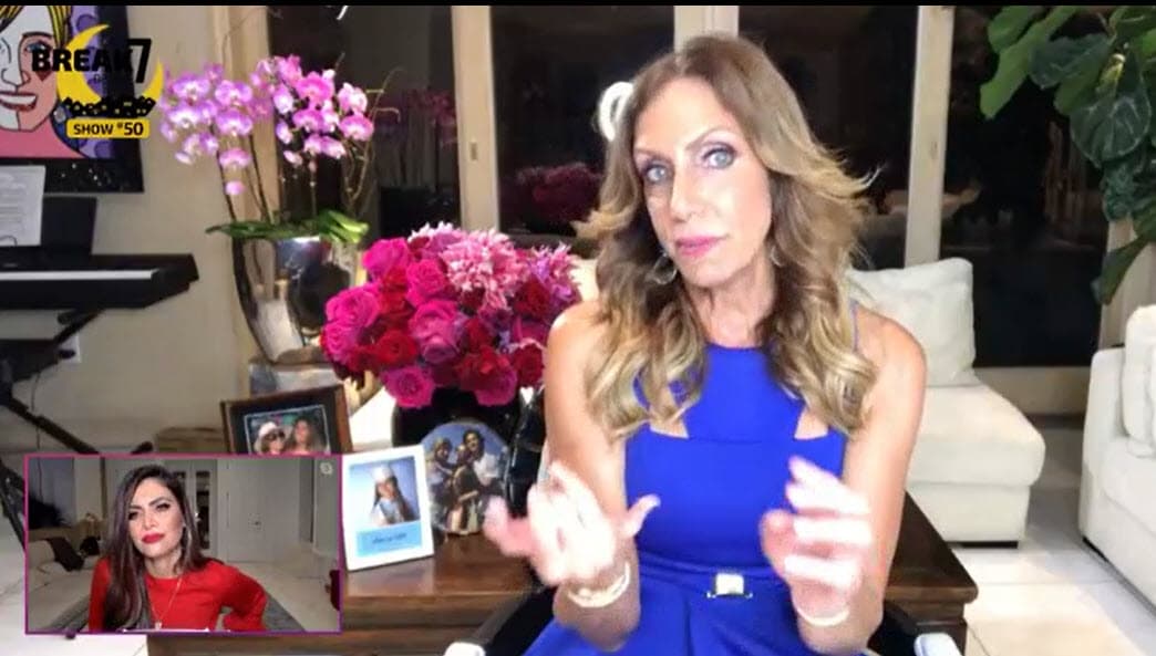 La presentadora relató que la llegada al poder de Fidel Castro y el comunismo a Cuba
<b> afectaron emocionalmente a su madre</b>, pues Becky García provenía de una familia adinerada.
<br>