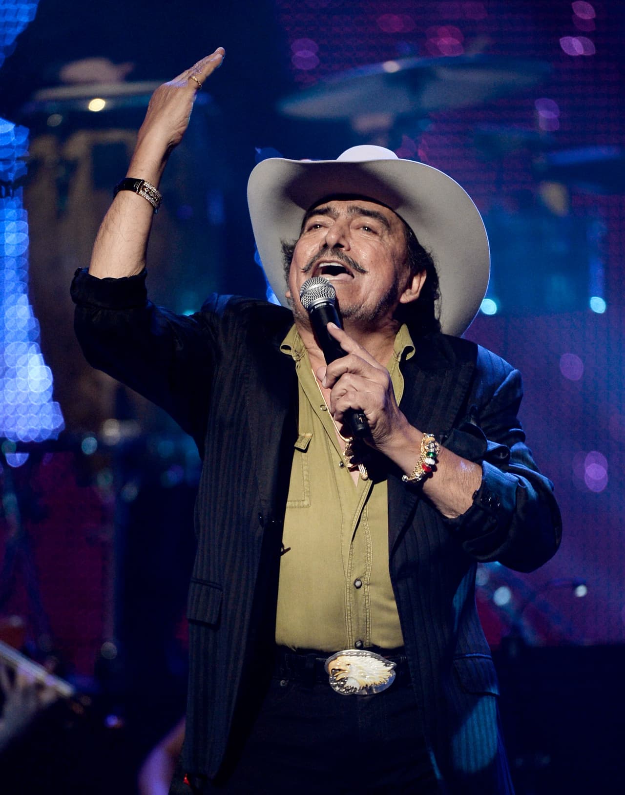 'Veinticinco Rosas', 'Tatuajes', 'Secreto de Amor', 'Rumores', entre otros éxitos, colcocaron a este ídolo entre los mejores del momento.