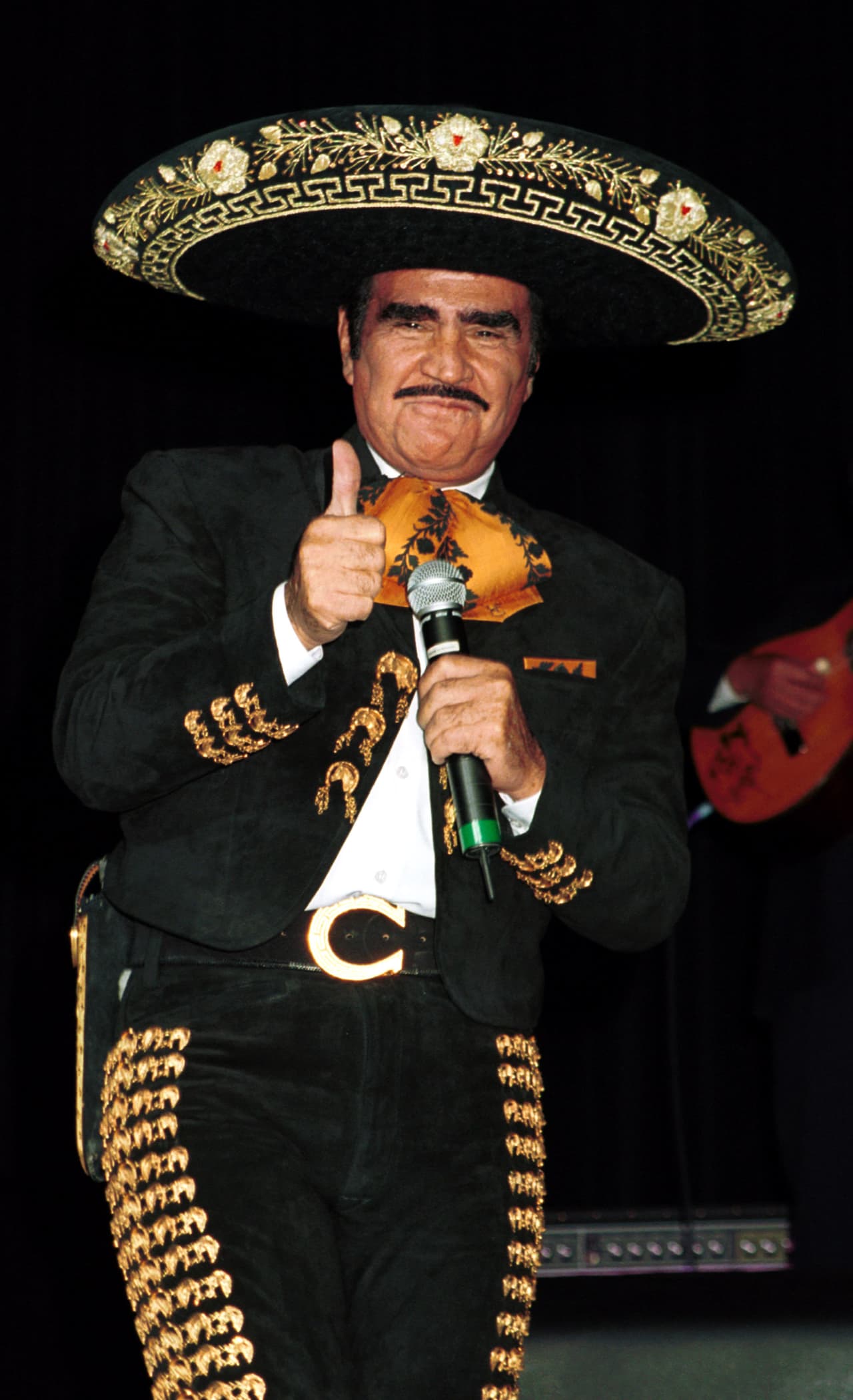 Es conocido como el 'Charro de Huentitán', pues nació EL 17 de febrero de 1940 en Huentitán el Alto, una región ubicada en el estado de Jalisco, México.