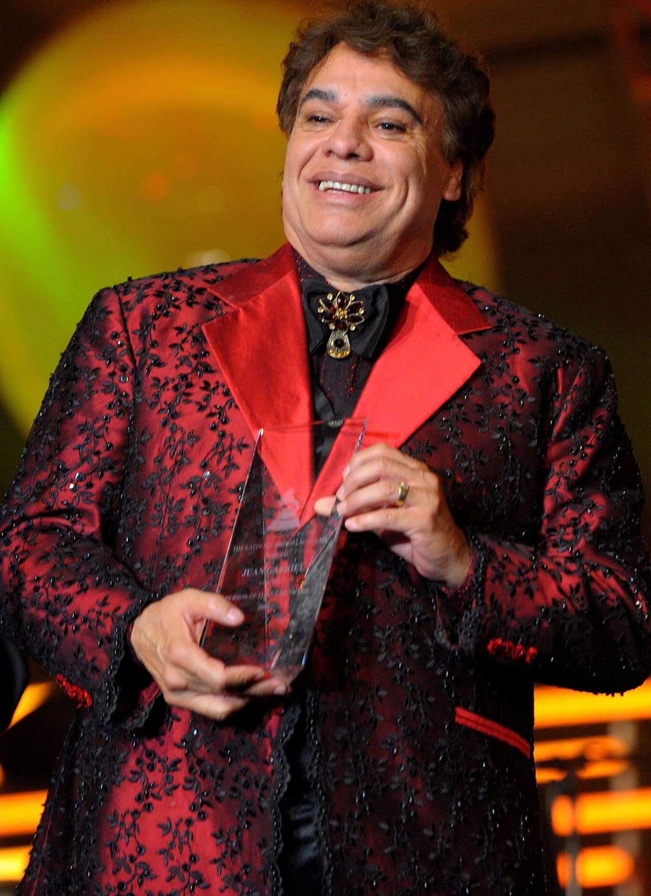 Éxitos como 'Amor Eterno', 'La Diferencia', 'Hasta Que Te Conocí', entre otros, han colocado a este ídolo en un lugar inigualable.