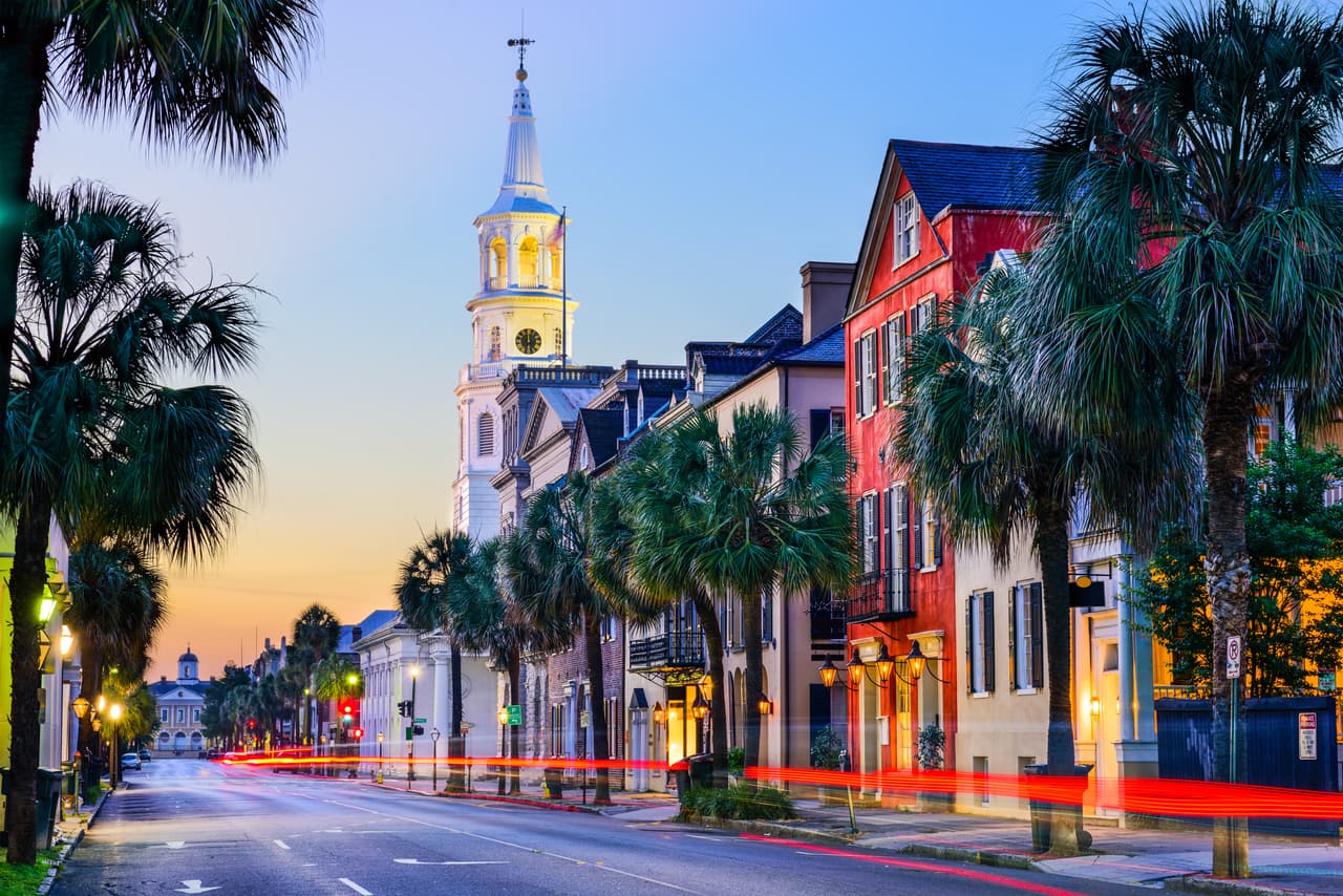 <h3 class="cms-H3-H3"><b>5. Charleston, South Carolina</b></h3>
<br>
<br>
<b>Conductores con al menos una de estas tres infracciones:</b> 32.50%
<br>
<br>
<b>Conductores con una multa por exceso de velocidad: </b>15.53%
<br>
<br>
<b>Conductores con un accidente culpable:</b> 16.71%
<br>
<br>
<b>Conductores con una infracción de DUI:</b> 1.03%