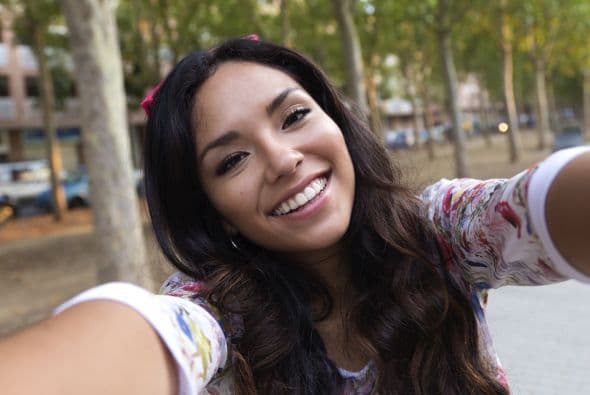 2. No inundes la red de 'selfies'. Que te tomes cientos de fotos por minuto no significa que debas subir todas a las redes.