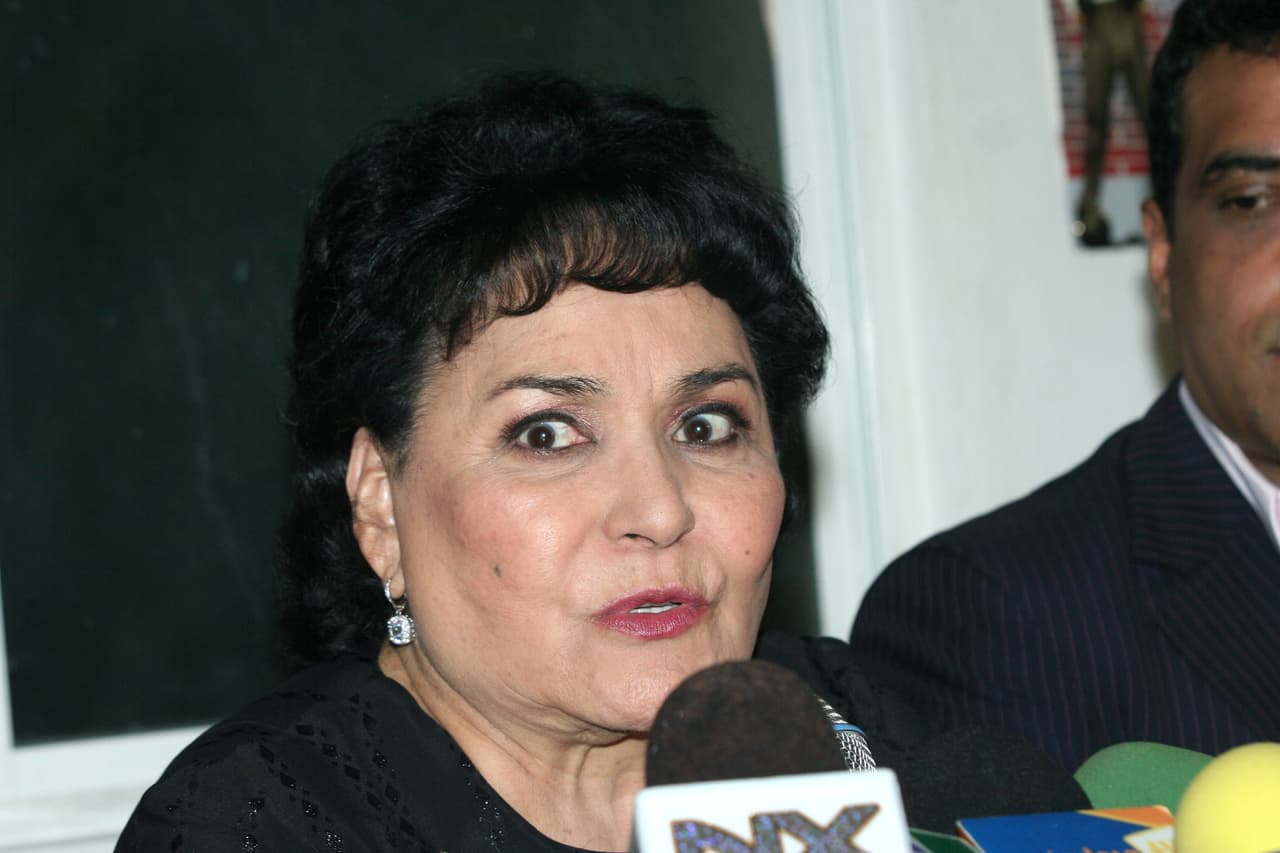 "Yo 
<b><a href="https://www.univision.com/entretenimiento/carmen-salinas-no-puede-contener-el-llanto-al-ver-a-su-bisnieto-recien-nacido-hace-7-anos-perdio-uno-video" target="_blank">estoy muy triste</a></b> porque tengo a dos hermanitos enfermos: Rubén está ahorita en el hospital 
<b><a href="http://edumed.imss.gob.mx/pediatria/nueshosp/paglocaliza.htm" target="_blank">(Centro Médico Nacional) Siglo XXI </a></b>porque no le están funcionando sus riñones y dos hermanitos (más) con cáncer", dijo en declaraciones presentadas en el show 
<b><a href="https://twitter.com/saleelsoltv/status/1220010395659837440?s=21" target="_blank">'Sale el sol'. </a></b>
<br>