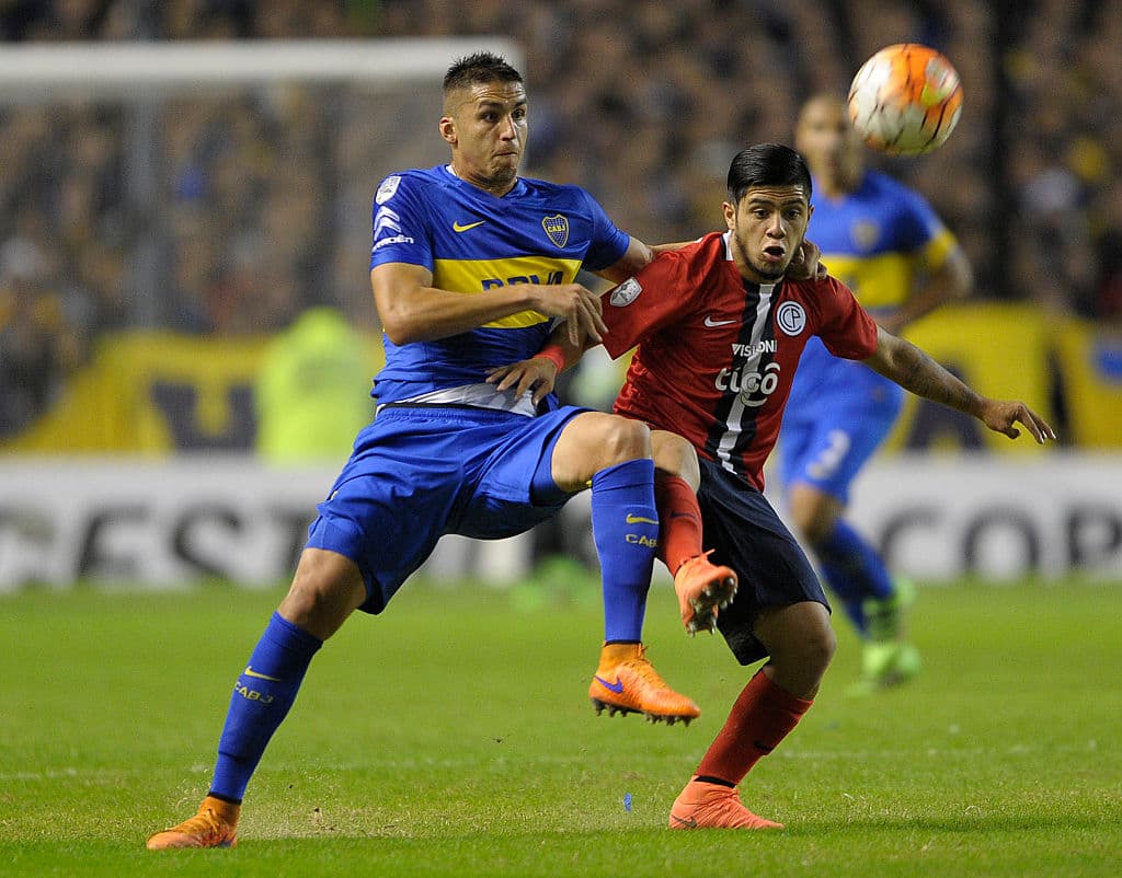 Debutó en 2014 militando para el Cerro Porteño de Paraguay.