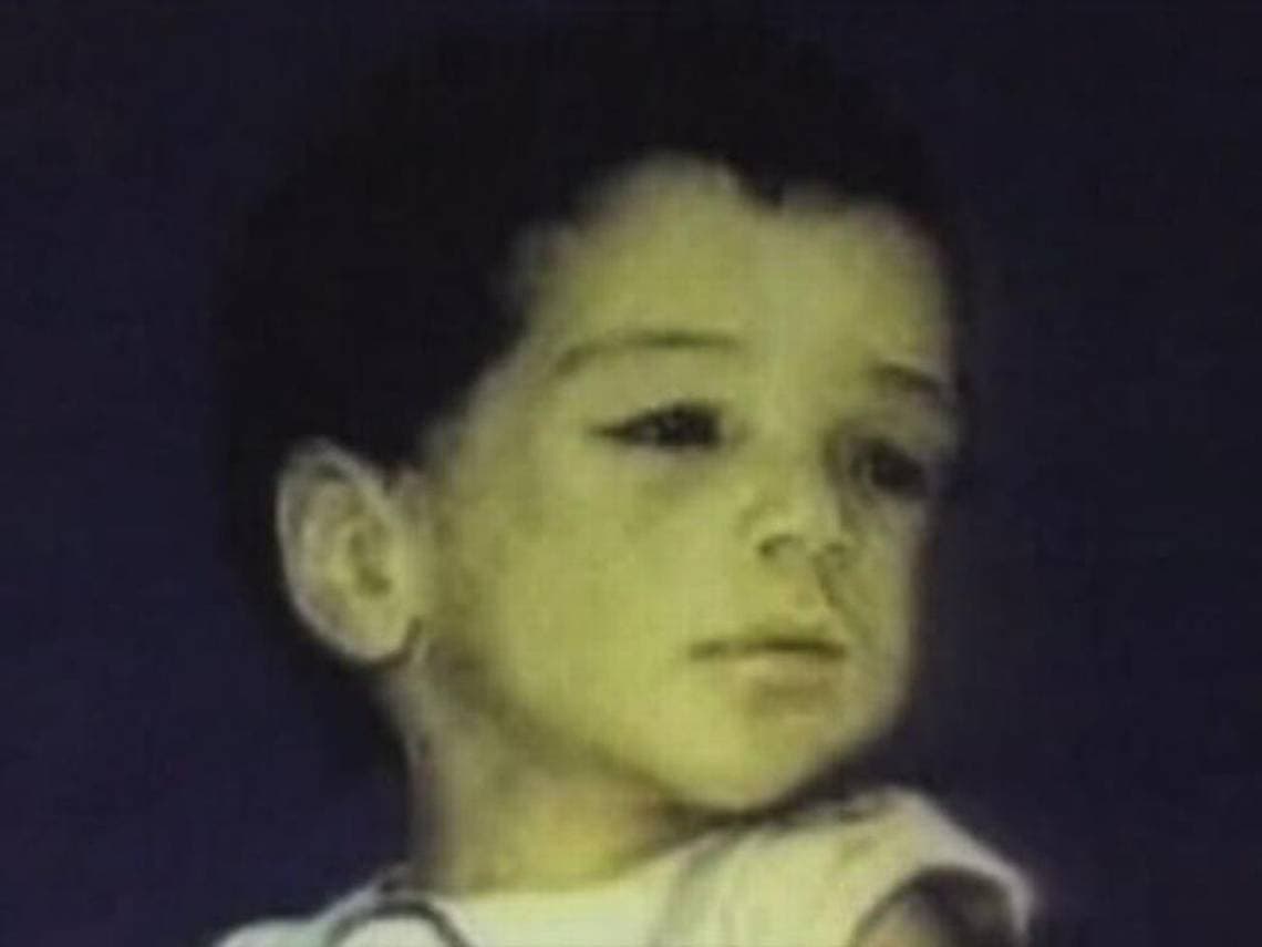 <b>Lázaro ‘Baby Lollipops’ Figueroa, 3 años. </b>Su cuerpo golpeado y ensangrentado fue descubierto entre los arbustos de una casa en Miami Beach, en noviembre de 1990. Luego de tres jucios, Ana María Cardona, madre del pequeño, fue encontrada culpable de torturar y asesinar a golpes a su hijo. Cardona había culpado de la muerte a su antigua amante, Olivia González.
