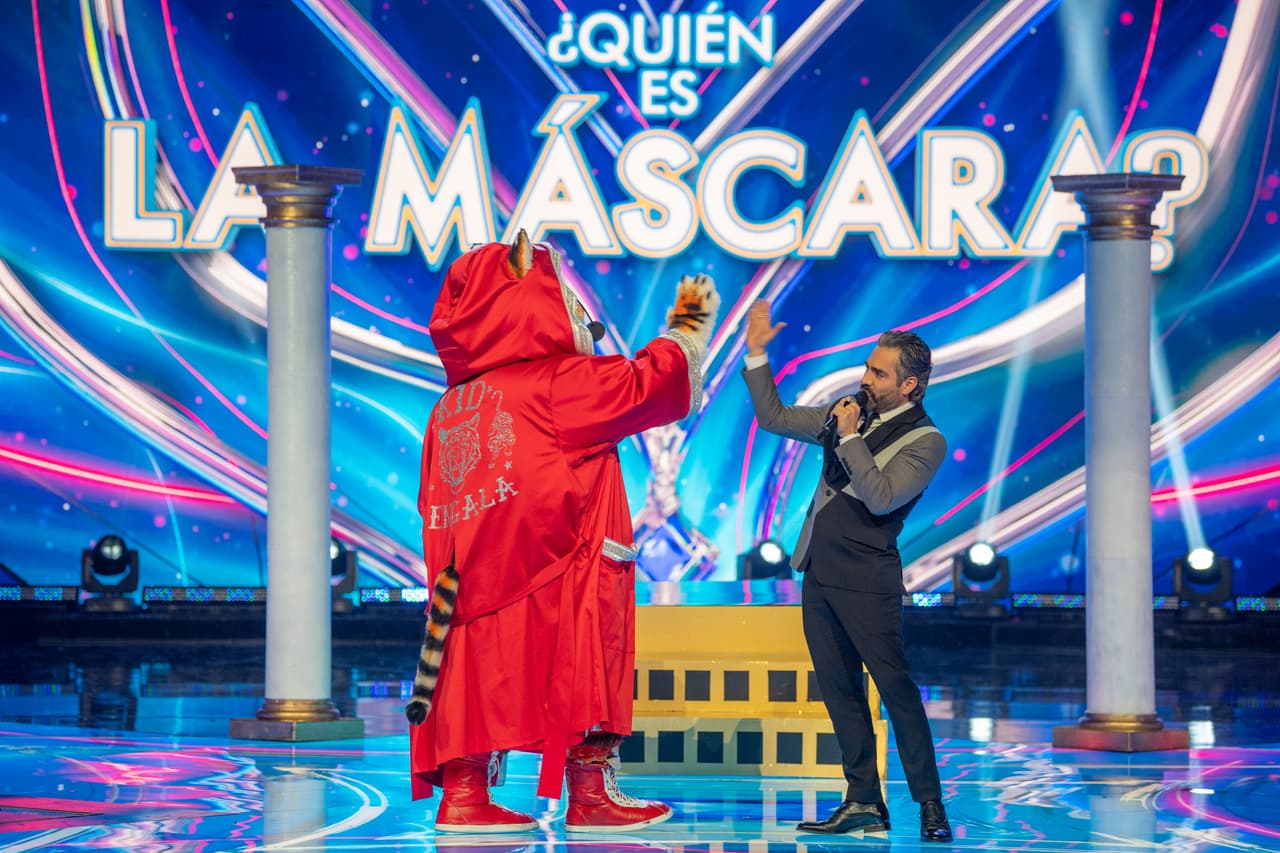 Los dos hombres del panel de investigadores creyeron que detrás de la máscara se encuentra uno de los integrantes de Matisse, Carlos Rivera pensó en Pablo Preciado, mientras que Juanpa Zurita dijo que se trataba de Román Torres. Mientras que Yuri apostó por Carin León y Galilea Montijo por Eduin Caz.