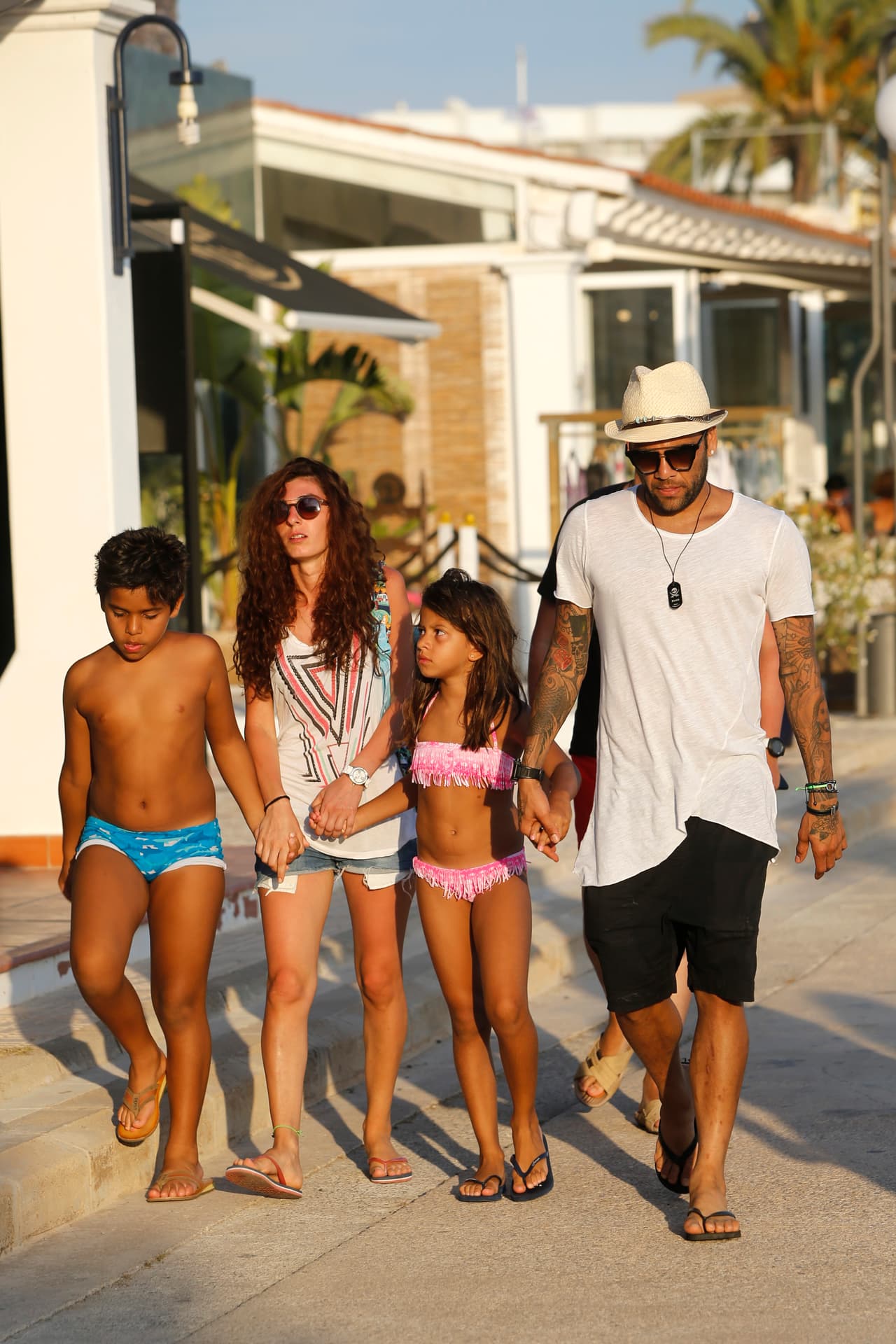 Dani Alves y su familia en pleno 'relax' en sus vacaciones.