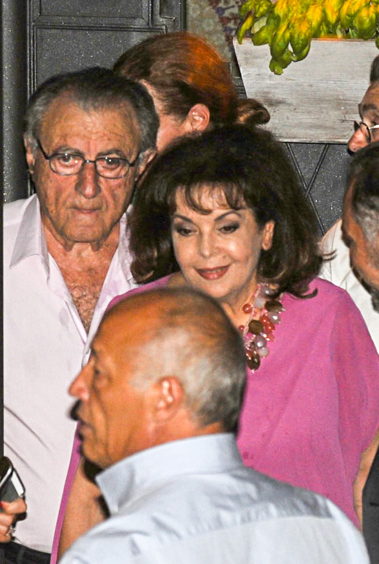 Bueno, ni tan romántica porque también ¡se llevó a sus suegritos!