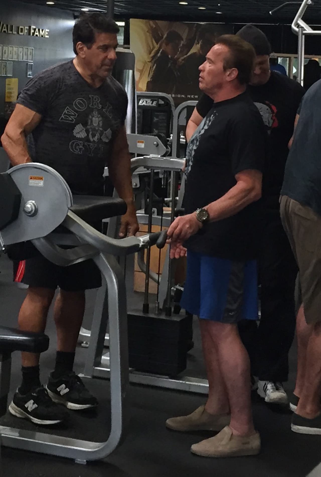 Arnold Schwarzenegger se topó con el 'Hulk' Lou Ferrigno en el gym.